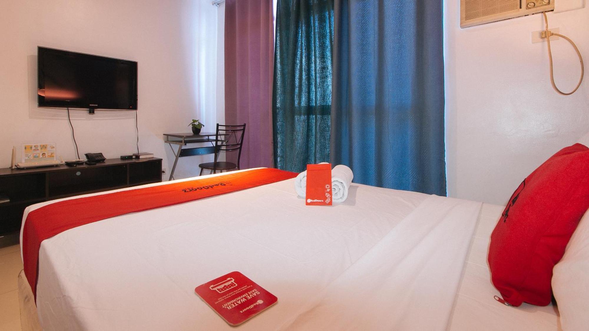 Reddoorz @ Melbourne Suites Makati San Pedro Makati Exterior foto