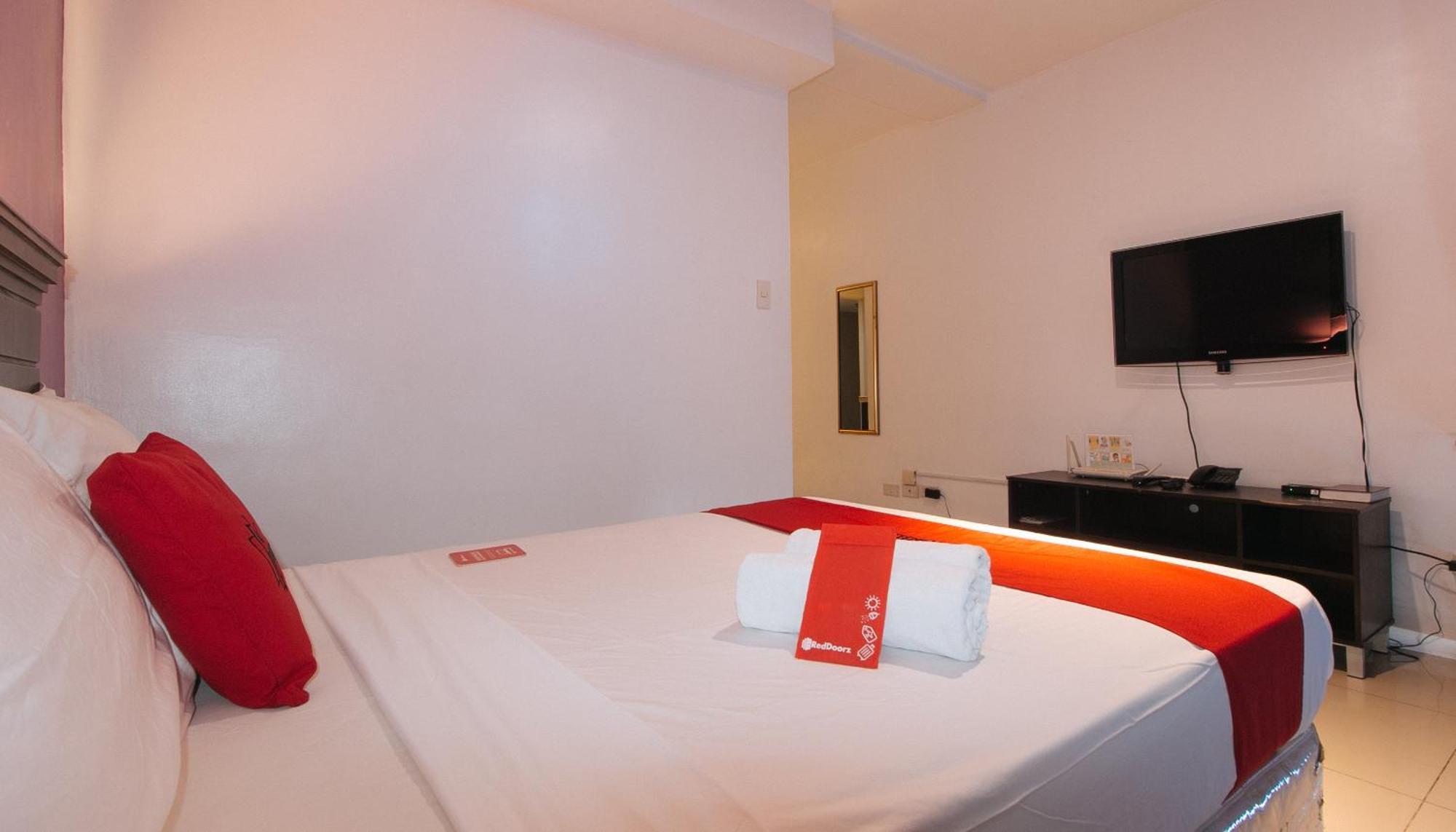 Reddoorz @ Melbourne Suites Makati San Pedro Makati Exterior foto