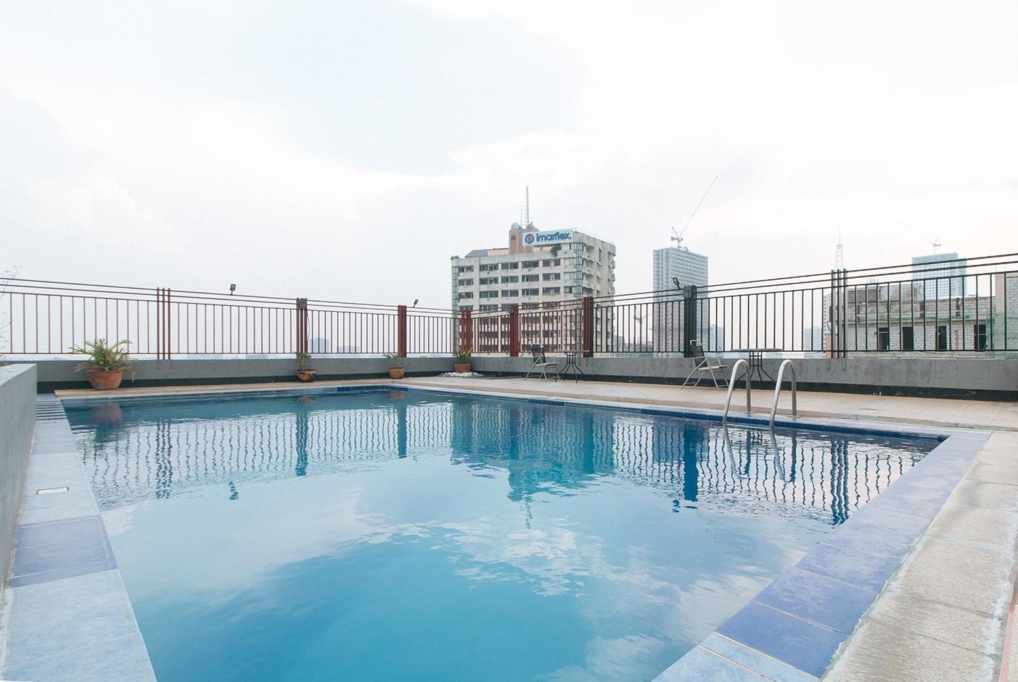 Reddoorz @ Melbourne Suites Makati San Pedro Makati Exterior foto